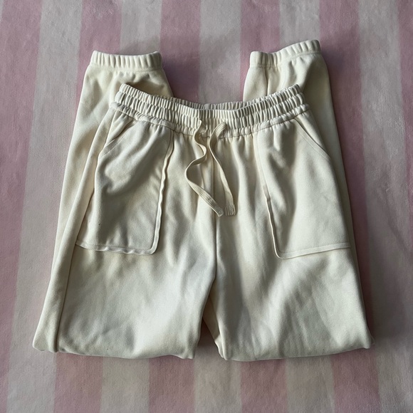 Bloom Seasons cream joggers. - Picture 1 of 4